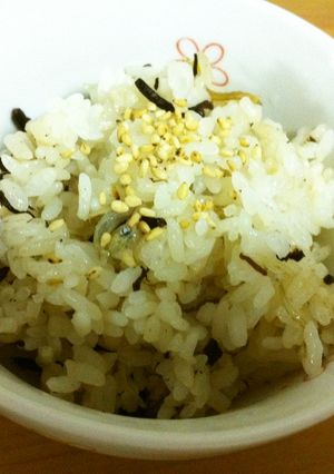 簡単健康☆ひじきとじゃこの炊き込みご飯-レシピのメイン写真