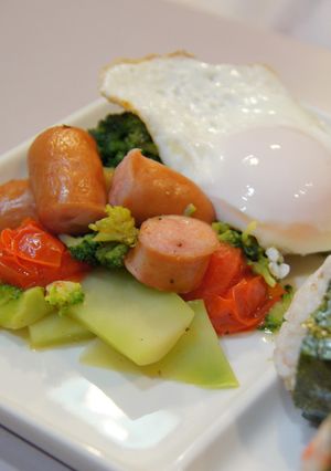 ブロッコリーのコンソメ蒸♫朝食に～-レシピのメイン写真