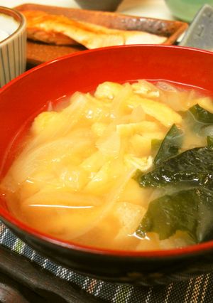 ＊生姜入り＊玉葱と油揚げの味噌汁＊-レシピのメイン写真