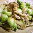 蕾菜と塩麹茸のにんにく炒め