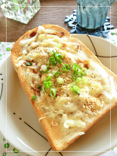 とんかつソース×玉葱×胡麻のトースト-レシピのメイン写真