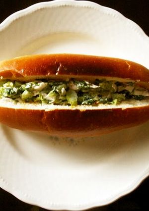 なばなとささ身を和えロールパンに！-レシピのメイン写真