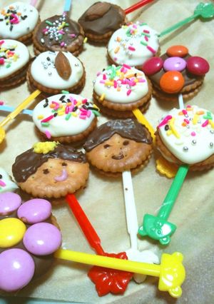ひな祭りに簡単☆デコチョコビスケット-レシピのメイン写真