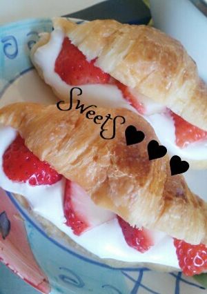 苺とホイップのクロワッサン♥-レシピのメイン写真