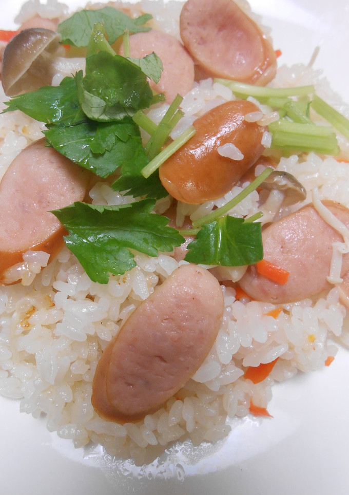 ウインナーとしめじと人参の炊き込みご飯-レシピのメイン写真