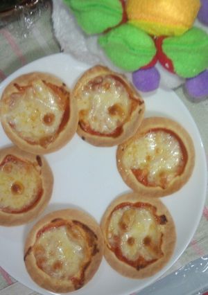 みみさんmamaの餃子の皮でピザ風おつま-レシピのメイン写真
