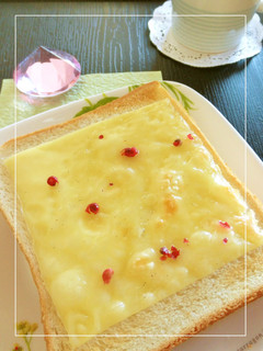 ピンクペッパー on 甘いチーズトースト-レシピのメイン写真
