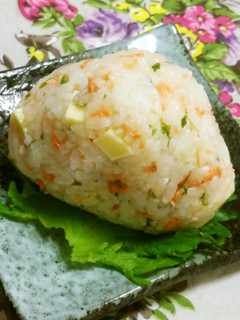 *鮭フレークとチーズのおにぎり*-レシピのメイン写真