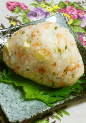 *鮭フレークとチーズのおにぎり*-レシピのメイン写真