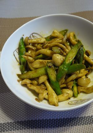 ブナピーとアスパラのカレー炒め♪-レシピのメイン写真