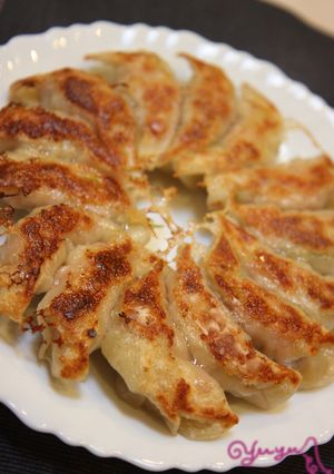 餃子屋さんの*セロリ餃子-レシピのメイン写真