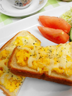 *朝食に*スクランブルエッグのトースト*-レシピのメイン写真