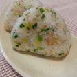ごま油で炒めたしらすとネギのおにぎり☆