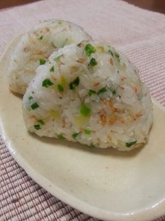 ごま油で炒めたしらすとネギのおにぎり☆-レシピのメイン写真
