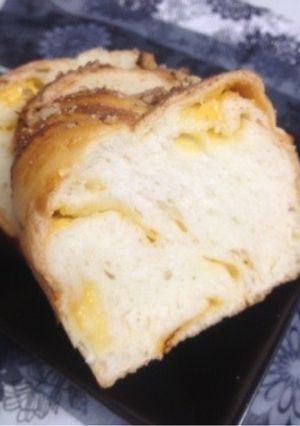 スライスチーズde折り込みパン♪-レシピのメイン写真