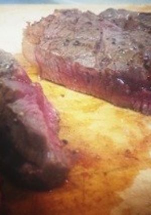 安い肉でもステーキ屋の味になる？！-レシピのメイン写真