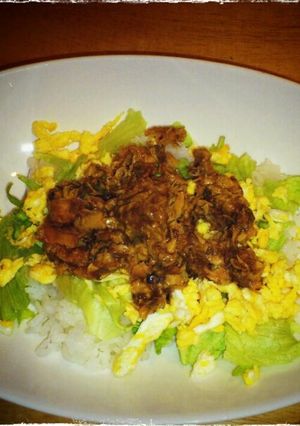 ランチに最適★さば缶詰でレタス卵マヨ丼-レシピのメイン写真