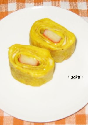 お弁当に♪彩きれいなカニかま卵焼き♥-レシピのメイン写真