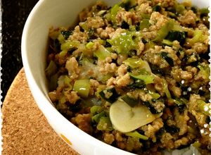 キャベツ×豚肉×ニラ❀餃子みたいな丼♪-レシピのメイン写真