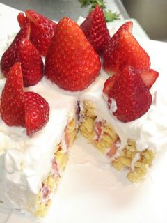 型不要☆簡単ぐるぐるいちごショートケーキ-レシピのメイン写真