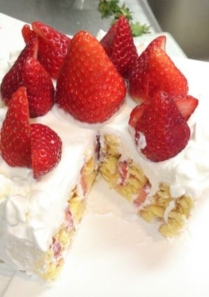 型不要☆簡単ぐるぐるいちごショートケーキ-レシピのメイン写真