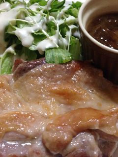 オニオンガーリックソースでチキンステーキ-レシピのメイン写真