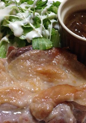 オニオンガーリックソースでチキンステーキ-レシピのメイン写真