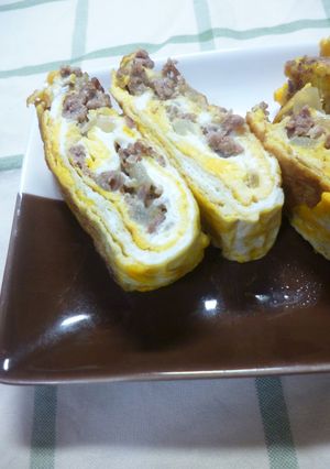 あいびき肉＆玉ねぎの具入り卵焼き-レシピのメイン写真