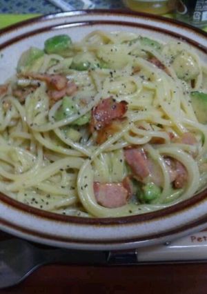 アボカドとベーコンのクリームパスタ-レシピのメイン写真