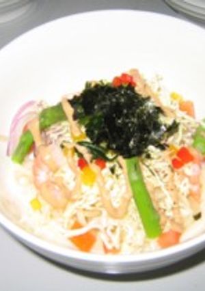 お肌にも良いかも。食欲アップ！サラダうどん-レシピのメイン写真