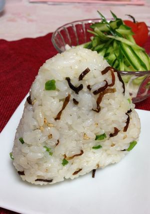 塩昆布で作る絶品おにぎり( ^ω^ )-レシピのメイン写真
