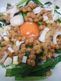 ニラと納豆と玉子の3点丼-レシピのメイン写真
