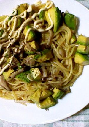 シンプルな、アボカドときのこのパスタ。-レシピのメイン写真