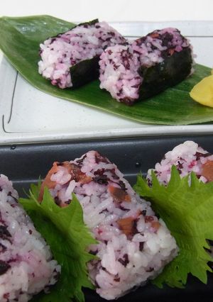 生ゆかりと梅干しのおにぎり-レシピのメイン写真