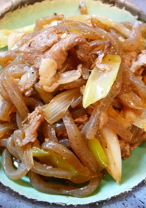 牛コマ肉と糸こんにゃくの炒め物-レシピのメイン写真