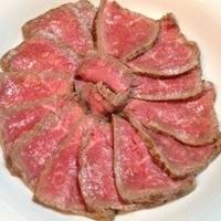 基本からアレンジまで！思わずつくりたくなる「牛肉 ローストビーフ」のレシピ集 | クックパッド