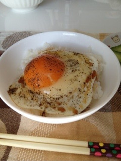 超簡単!ずぼら飯!目玉焼きのっけごはん-レシピのメイン写真