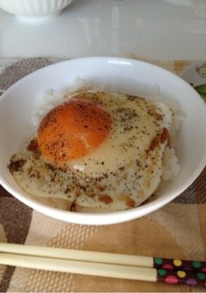 超簡単！ずぼら飯！目玉焼きのっけごはん-レシピのメイン写真