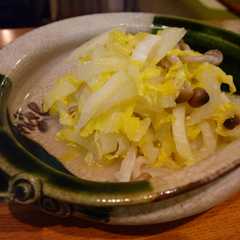 รูปของ 白菜としめじ　塩麹レモンあえ　さわやか！