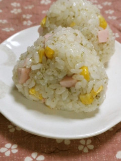 *魚肉ソーセージとコーンのおにぎり*-レシピのメイン写真