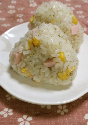 *魚肉ソーセージとコーンのおにぎり*-レシピのメイン写真