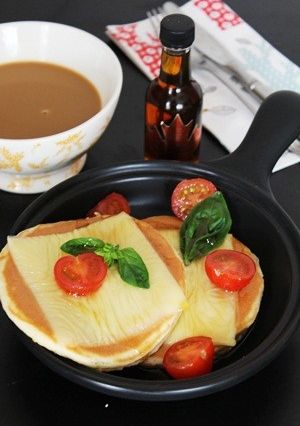 アレンジ「マルゲリ—タ風ホットケーキ」-レシピのメイン写真