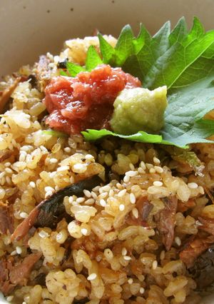 サンマ缶でおもてなしにも炊き込みご飯-レシピのメイン写真