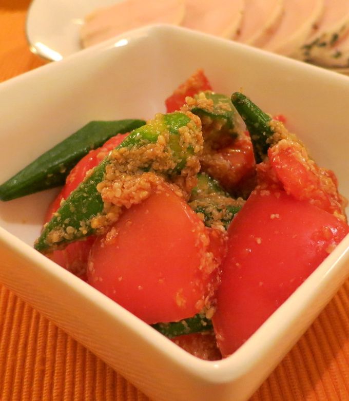夏にぴったり！トマトとオクラの胡麻和え-レシピのメイン写真