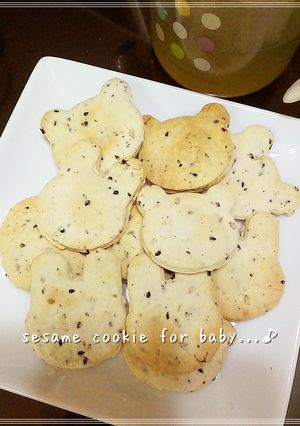 ノンエッグ幼児おやつ♪簡単ごまビスケット-レシピのメイン写真