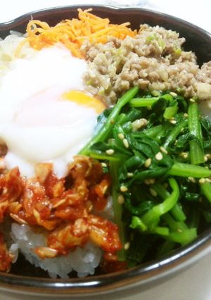 簡単で最強な肉味噌そぼろ(写真右上)-レシピのメイン写真