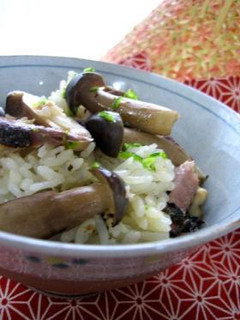 たっぷり「大粒丹波しめじ」とさんまの緑茶飯。-レシピのメイン写真