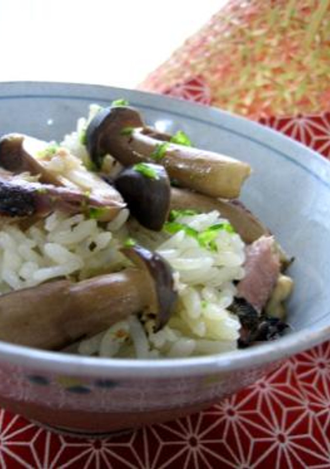 たっぷり「大粒丹波しめじ」とさんまの緑茶飯。-レシピのメイン写真