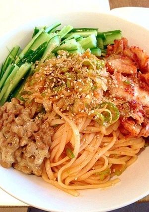 納豆キムチきゅうりの3色のせビビンうどん-レシピのメイン写真