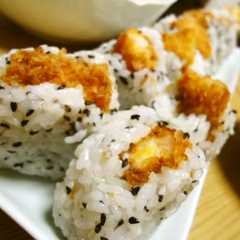 A picture of エビフライのおにぎり.
